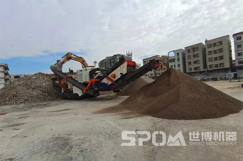 建筑垃圾移动破碎站生产现场